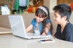 happy children learning chinese online