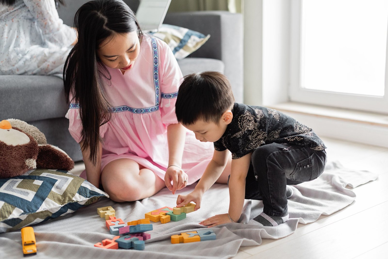 Parents helping their children learn Mandarin through interactive games